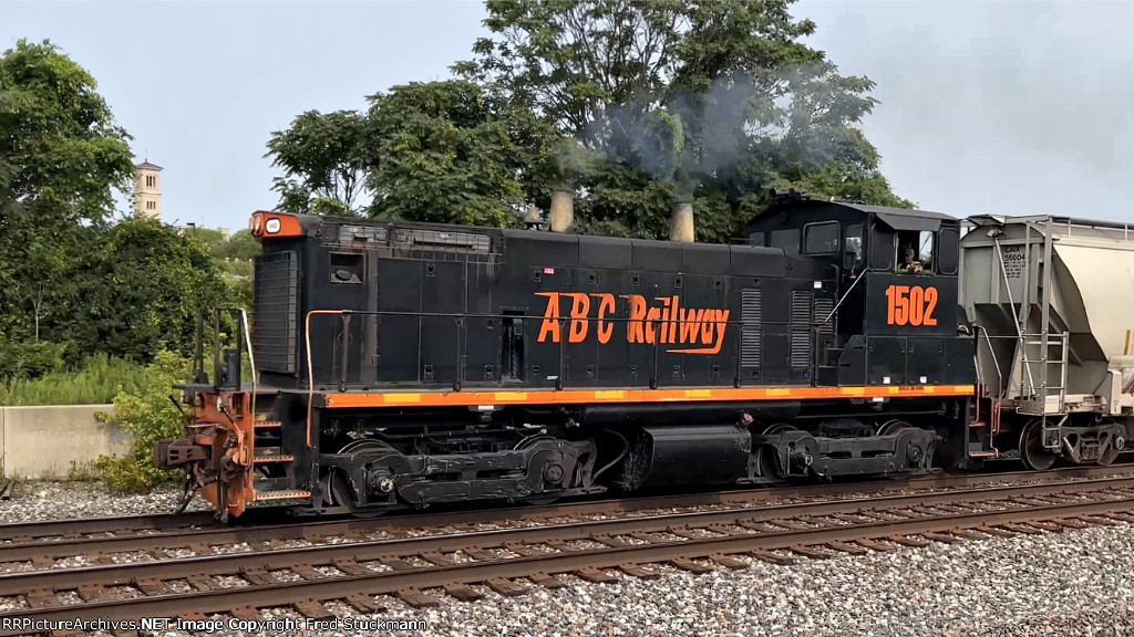 AB 1502 makes her way back to Barberton with other cars.